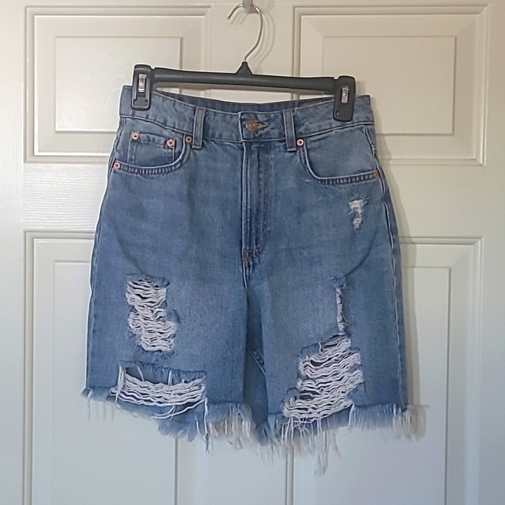 H&M distressed jean shorts